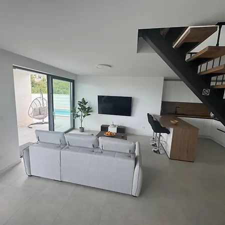 Luxurious Sea-view 3br With Private Pool-villa Quadris-crikvenica Цриквеница