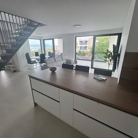 Luxurious Sea-view 3br With Private Pool-villa Quadris-crikvenica Appartamento