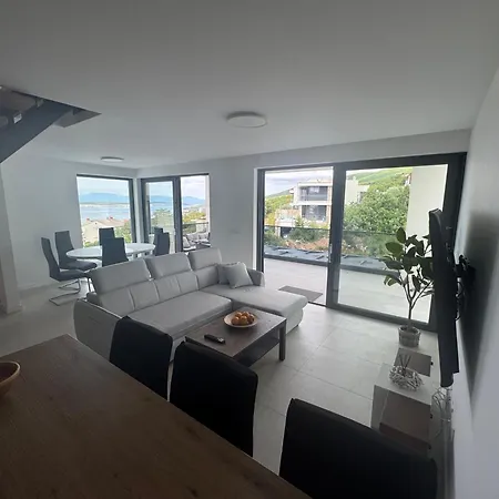 Luxurious Sea-view 3br With Private Pool-villa Quadris-crikvenica Appartamento *