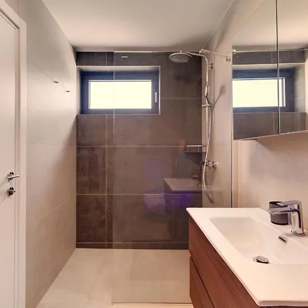 Luxurious Sea-view 3br With Private Pool-villa Quadris-crikvenica Appartamento