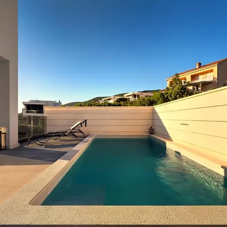 Luxurious Sea-view 3br With Private Pool-villa Quadris-crikvenica *