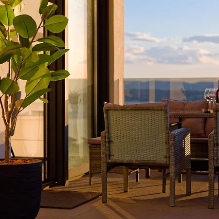 Luxurious Sea-view 3br With Private Pool-villa Quadris-crikvenica *