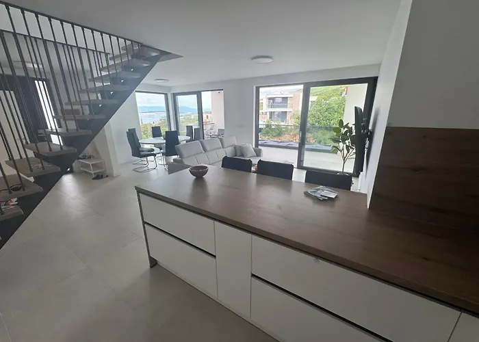 Luxurious Sea-view 3br With Private Pool-villa Quadris-crikvenica Appartement